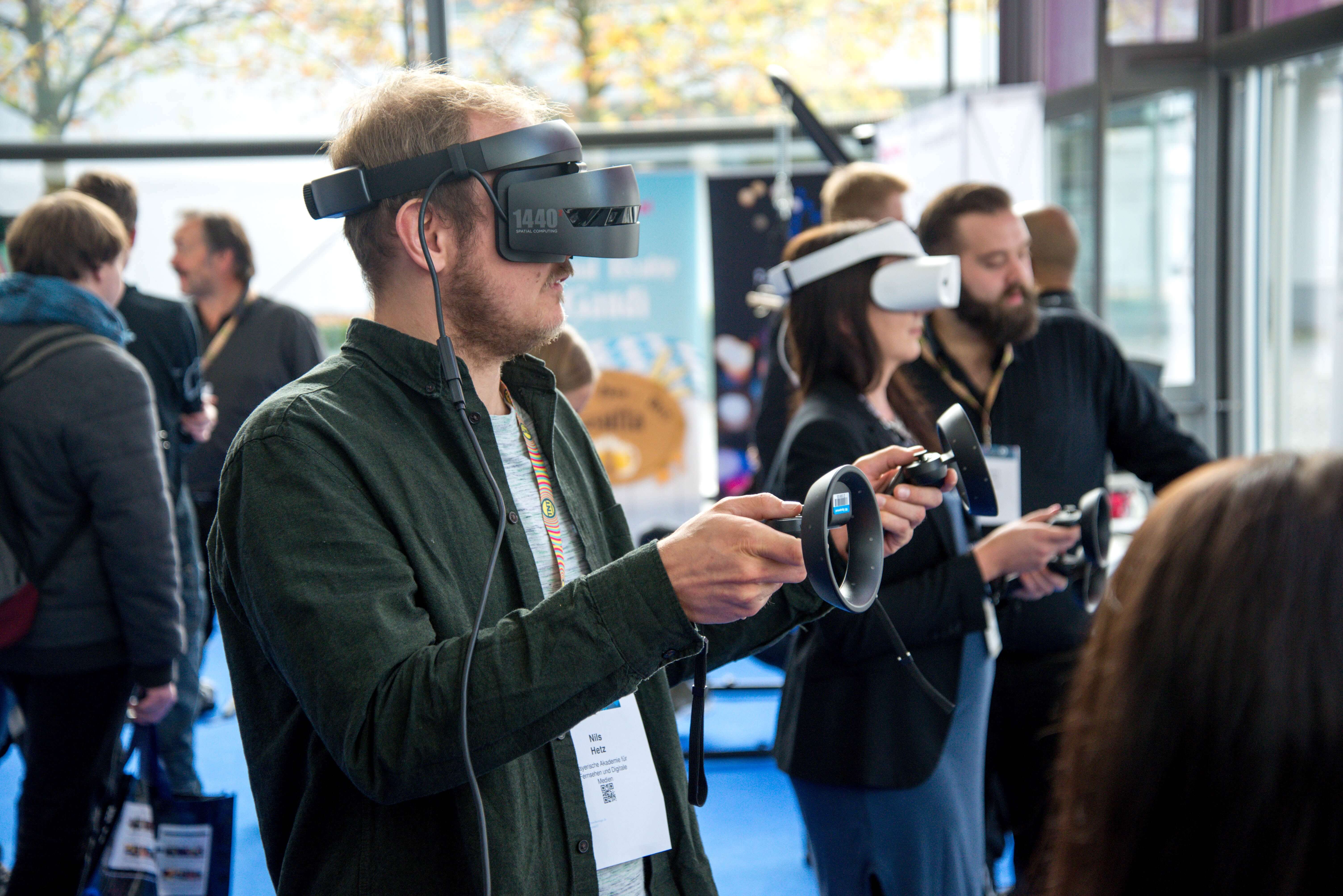 jøde Dolke debitor Mobile VR and AR Gaming: Headsets, Games & More | ironSource